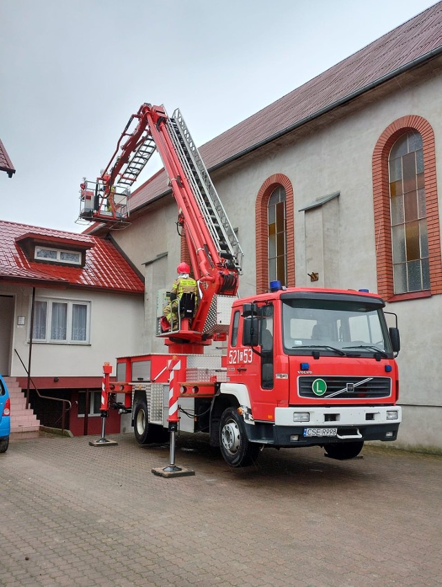 Strażacy z powiatu sępoleńskiego interweniowali 61 razy przy usuwaniu skutków wichury 