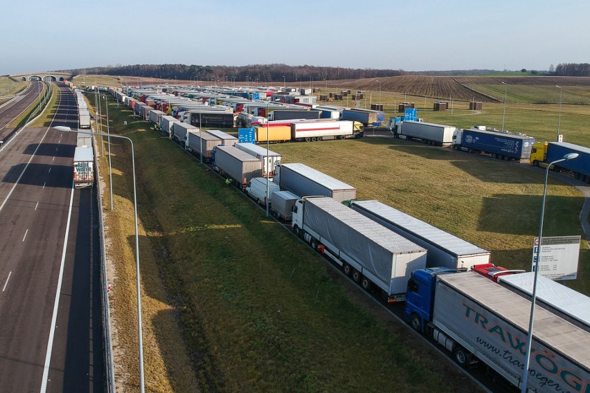 Ciężarówki na MOP-ie Hruszowice na autostradzie A4.