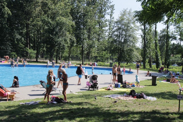 Wypoczynek na kąpielisku Skałka w Świętochłowicach.Zobacz kolejne zdjęcia/plansze. Przesuwaj zdjęcia w prawo - naciśnij strzałkę lub przycisk NASTĘPNE