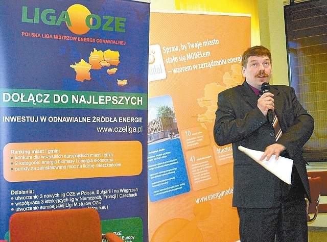 - Dzięki takim spotkaniom gminy dowiadują się, jak inwestować w odnawialne źródła energii - mówi Jacek Bąk, współorganizator konferencji o odnawialnych źródłach energii w Starym Oleśnie. (fot. Mirosław Dragon)