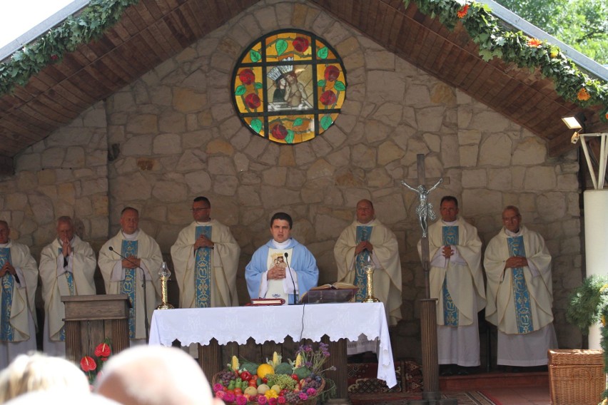 W Sulisławicach zakończyły się w niedzielę uroczystości odpustowe z udziałem tysięcy wiernych w Sanktuarium Matki Bożej Bolesnej (ZDJĘCIA)