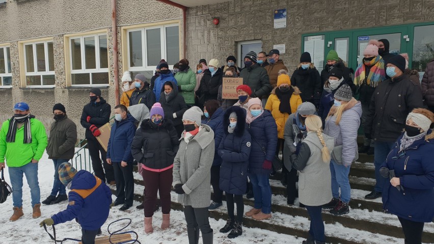 Mieszkańcy Suchej protestują przeciwko planowanej reformie...