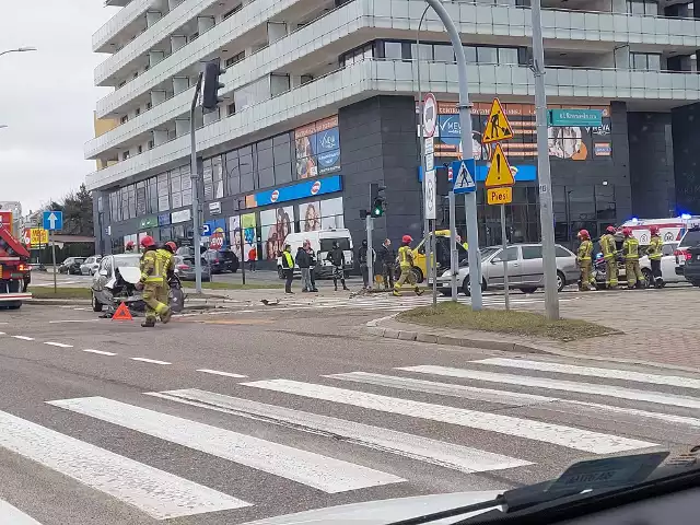 Wypadek na skrzyżowaniu Konstytucji 3 Maja i Rzemieślniczej w Białymstoku. Kobieta trafiła do szpitala
