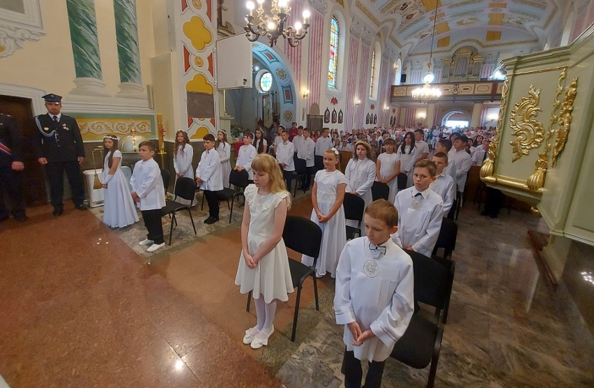 W procesji eucharystycznej udział wzięły setki mieszkańców...