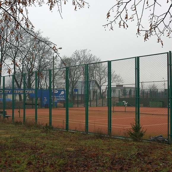 - Mamy nadzieję, że warunki przetargu będą takie, że szkoła więcej na tym skorzysta - mówi Andrzej Czerewacz, przewodniczący rady rodziców w Zespole Szkół nr 2.