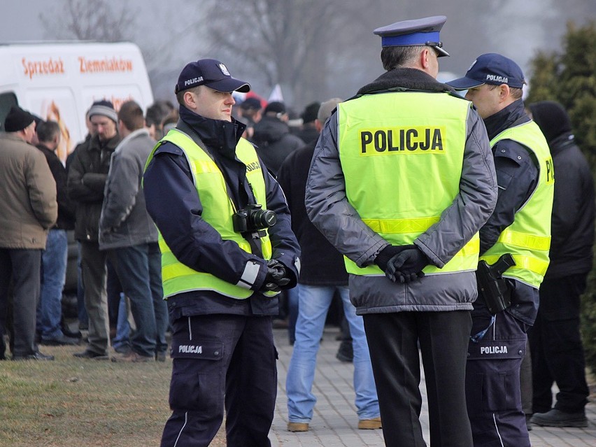 Lipnica. Legalny protest ponad 300 rolników na rondzie