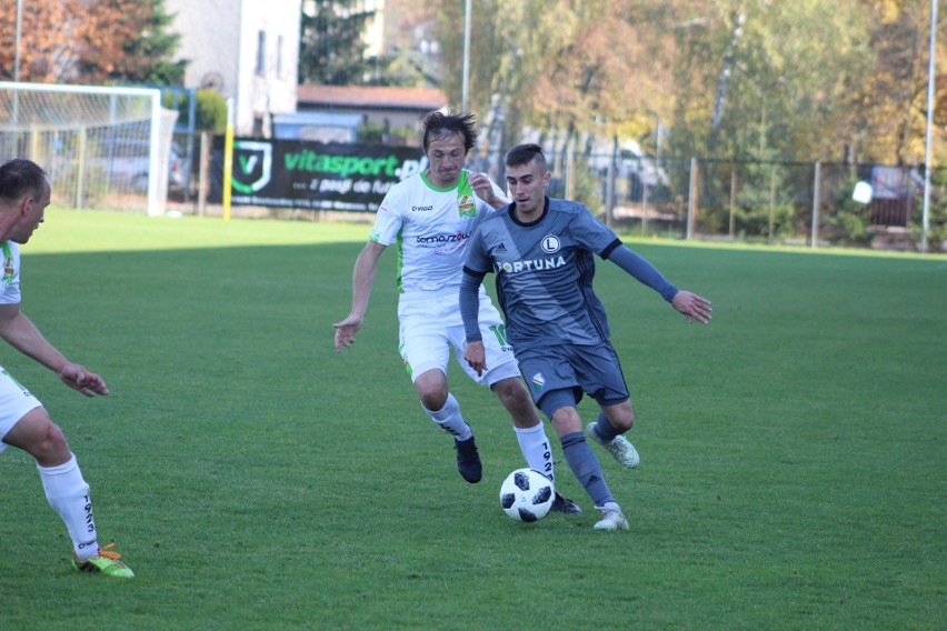 3. liga. Legia II przegrała z wiceliderem Lechią Tomaszów Mazowiecki. Grało dwóch piłkarzy z "jedynki" [ZDJĘCIA]