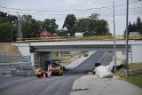 Tarnów. Na Gumniskiej wreszcie wylali asfalt. Kiedy koniec utrudnień?