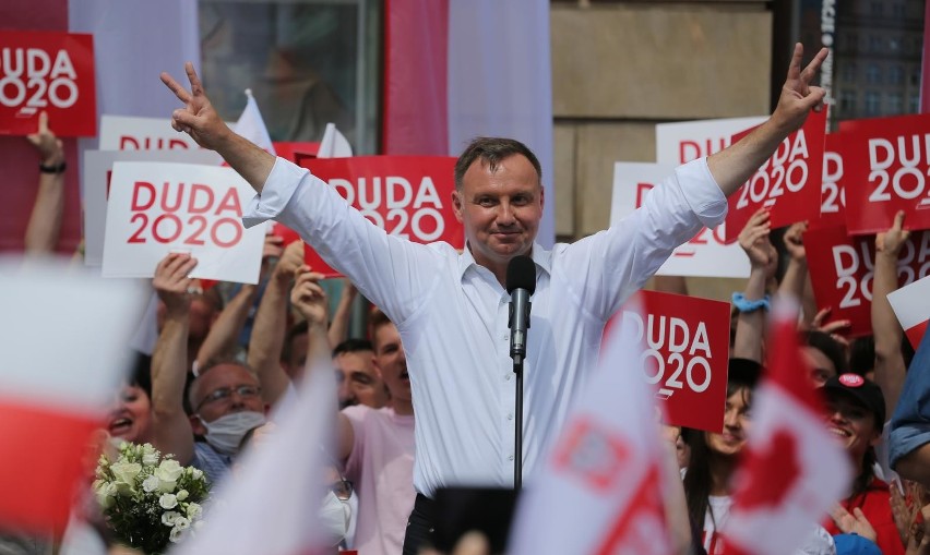 Andrzej Duda na Rynku chwali rozwój Wrocławia: chapeau bas! "Ten prezydent to hańba" - skanduje Strajk Kobiet