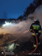 Pożar domku letniskowego w Bartoszymlesie. Budynek został doszczętnie zniszczony [ZDJĘCIA]