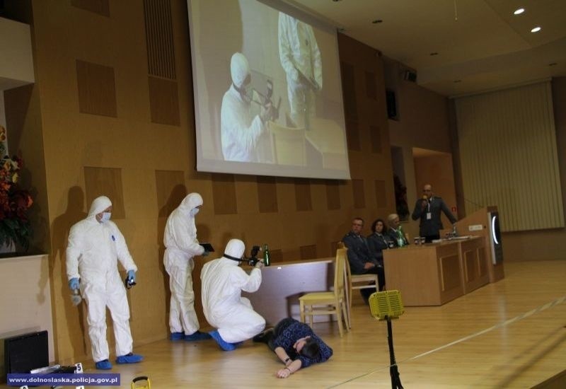 Noc Laboratoriów z wrocławską policją. Tak pracują kryminolodzy (FILM, ZDJĘCIA)