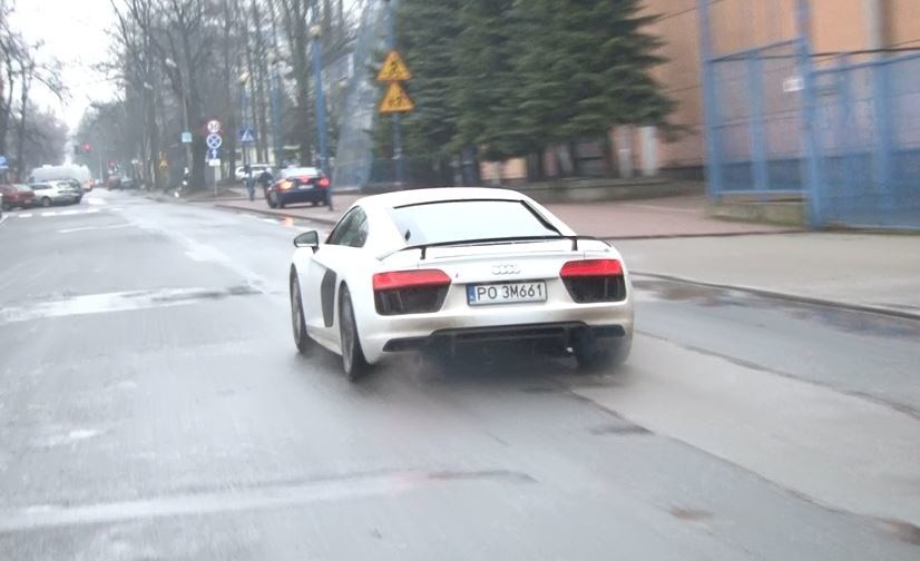 Audi R8 Plus - niecodzienny model super sportowego samochodu