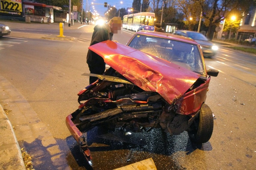 Wrocław, wypadek na skrzyżowaniu Grabiszyńskiej i Alei Pracy...