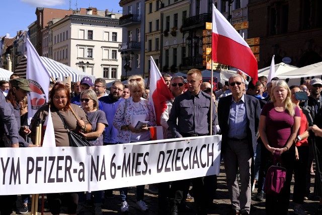 W Toruniu miał dziś miejsce protest antyszczepionkowców. Zobaczcie zdjęcia!