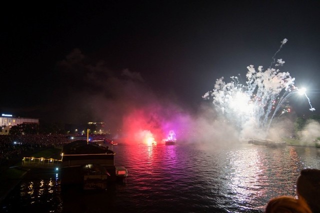 Parada Smoków 2015. Wielkie widowisko plenerowe w zakolu Wisły