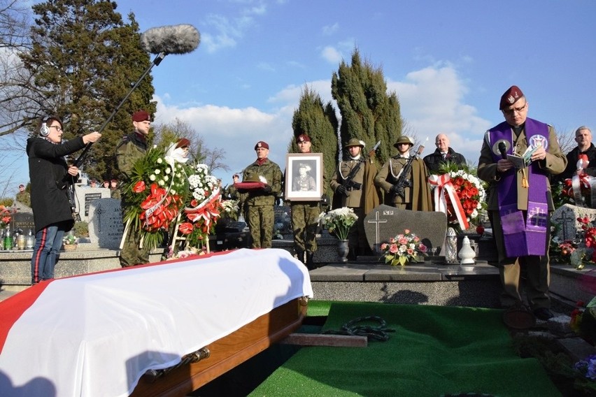 Żołnierz NSZ Jan Kwiczala 'Emil' pochowany z honorami w Czechowicach-Dziedzicach ZDJĘCIA