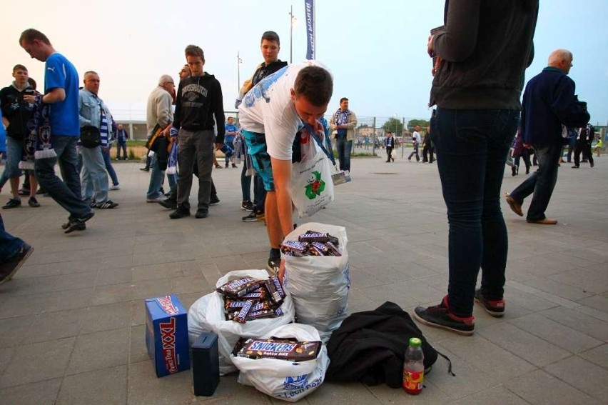 Snickersy dla wojewody: Kibice Lecha Poznań nie zawiedli