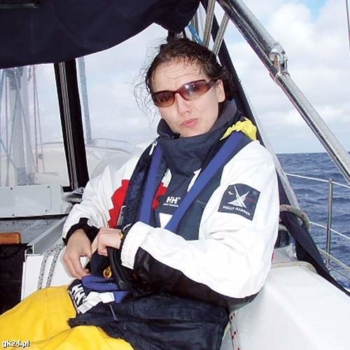 Natasza Caban na jachcie Tanasza Polska podczas pierwszego etapu jej wokółziemskiego rejsu. Wystartowała w lipcu 2007 roku z Honolulu na Hawajach.