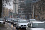 Wrocław: Korki na placu Orląt Lwowskich. Zepsute auto blokuje pas
