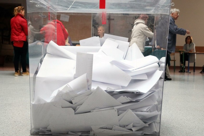 Wybory samorządowe w Podlaskiem. Zdecydowana wygrana PiS. Znamy wyniki exit poll dla sejmików w skali kraju