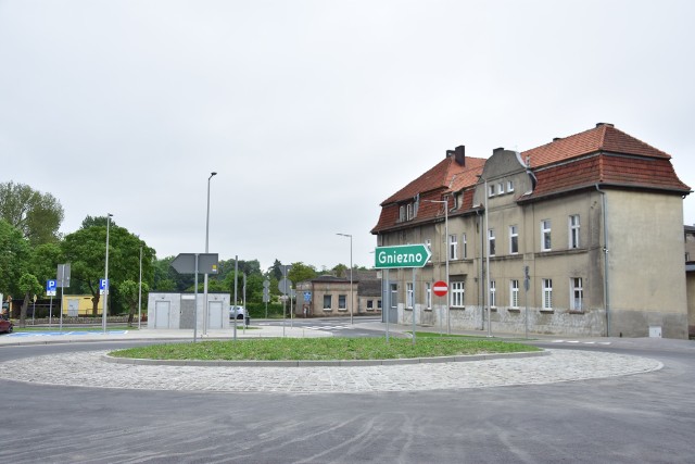 Nowe rondo w Janowcu Wielkopolskim. Zdjęcia z dnia, w którym zostało oddane do użytku (24.05.2023).