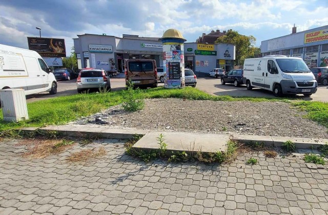 Na razie na dwóch działkach znajduje się m.in. "dziki" parking