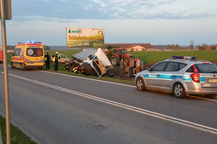 Miecze. Iveco w rowie. Kierowca zasłabł (zdjęcia)