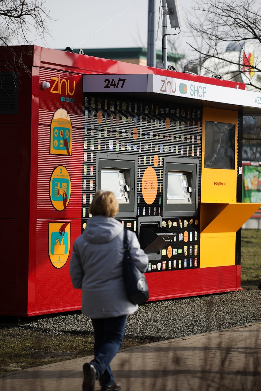 Automatyczny sklep przed M1 w Krakowie