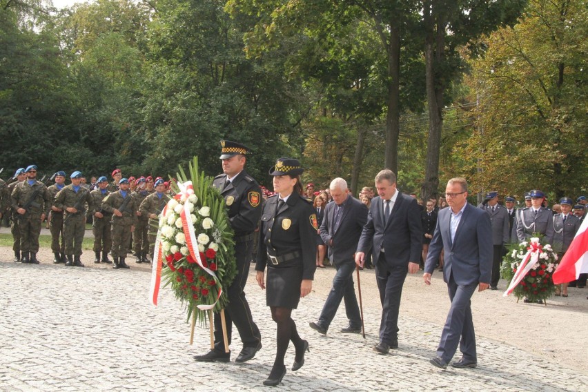 W Kielcach pod pomnikiem Homo Homini wspominano ofiary zamachu z 11 września 2001 roku