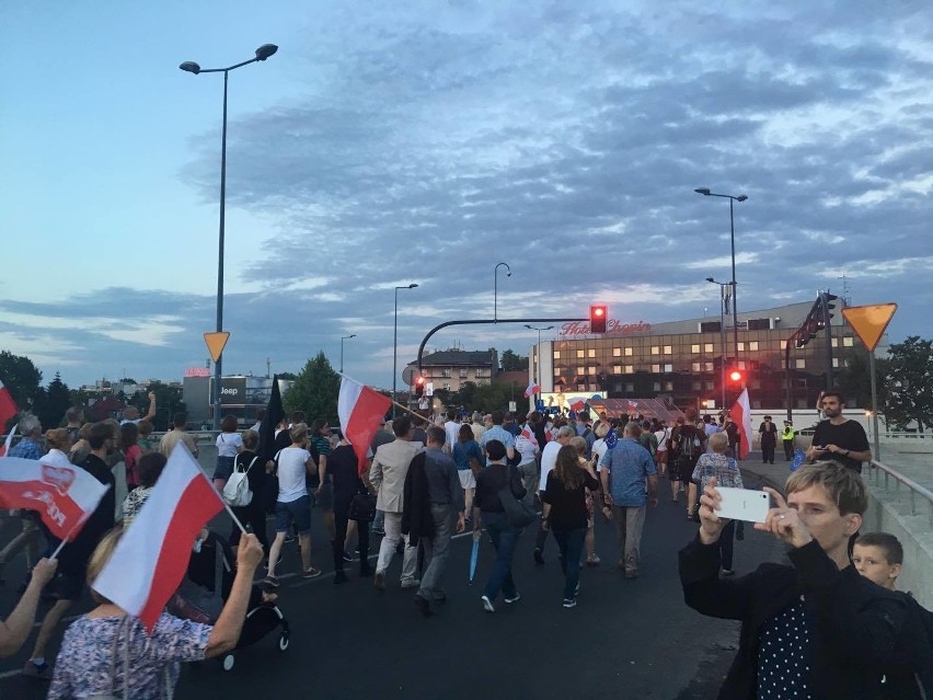 24 lipca 2017. Protest w obronie niezależności sądów na...