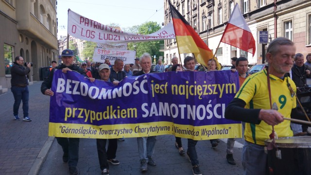 Marsz Przeciwko Wykluczeniu Społecznemu i Bezdomności odbywa się w Katowicach regularnie od lat. Zawsze 1 maja. Tak było tym razem.