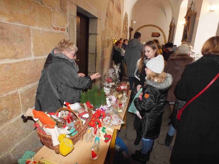 Znów bardzo udany kiermasz adwentowy w Wąchocku