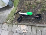 Poznań: Zniszczone hulajnogi elektryczne na ulicach miasta. Co na to operator? [ZDJĘCIA]