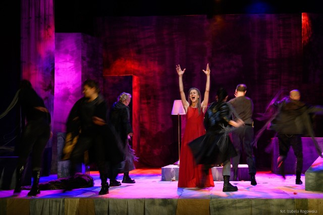 W piątek o godzinie 10 w Bałtyckim Teatrze Dramatycznym rozpocznie się spektakl "Darcie pierza. Ja - Osiecka"