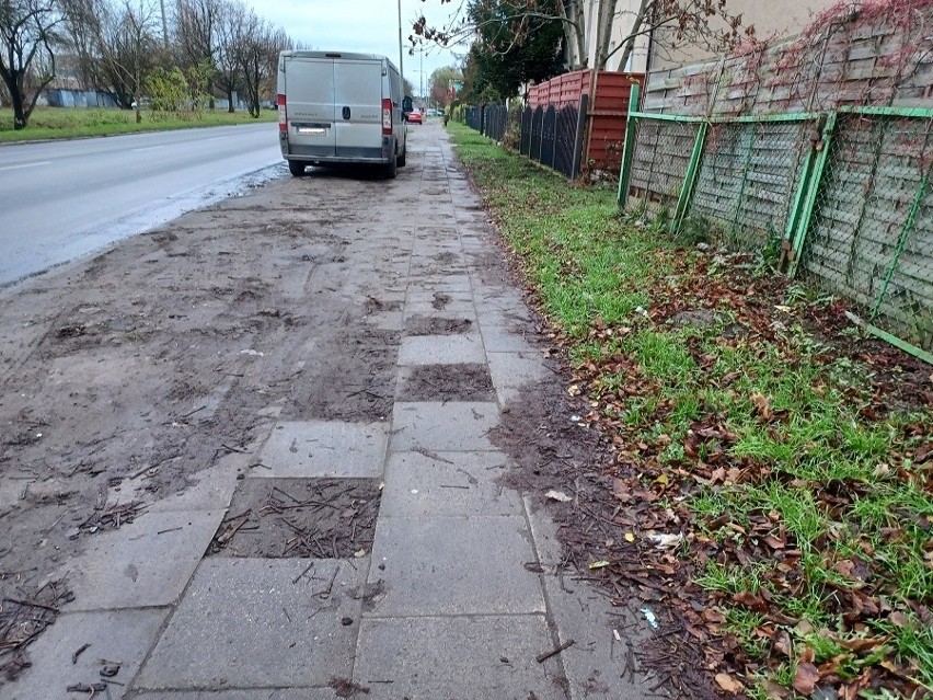 Zniszczony chodnik na Cukrowej, pomimo interpelacji radnych i apeli mieszkańców, nie ma szans na remont!