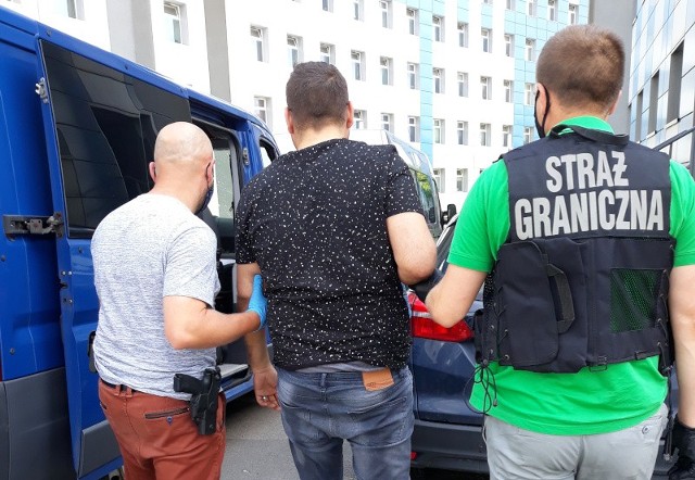 Na nielegalnym procederze grupa przestępcza zarobiła ponad 2 miliony złotych.