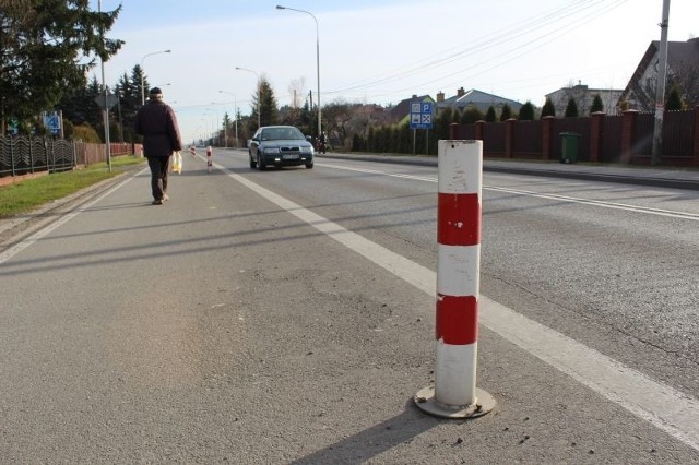 Słupki stoją jeszcze przy drodze krajowej numer 77 po stronie Stalowej Woli. W Nisku nie ma już ani jednego.