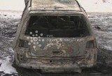 Spłonęło 13 aut. Policja: Sprawców było kilku (WIDEO)