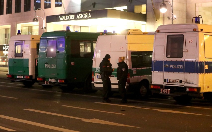 Niemcy: Zamach na Breitscheidplatz w Berlinie. Ciężarówka wjechała w ludzi na jarmarku świątecznym