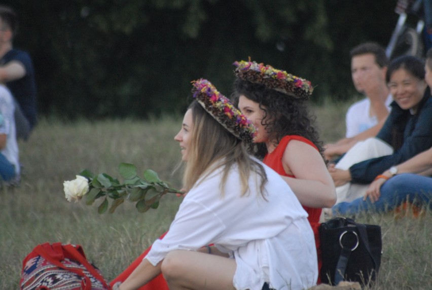 Kraków. Noc Kupały za nami, pod kopcem Kraka uczczono najkrótszą noc