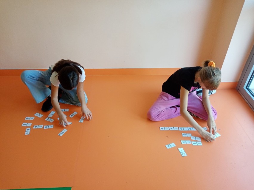 Ciekawy projekt matematyczny w szkole podstawowej w Bodzechowie. Połączyli naukę ze świetną zabawą