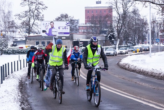 Rowerzyści złożyli hołd wybitnemu kolarzowi związanemu z Wrocławiem – Ryszardowi Szurkowskiemu.