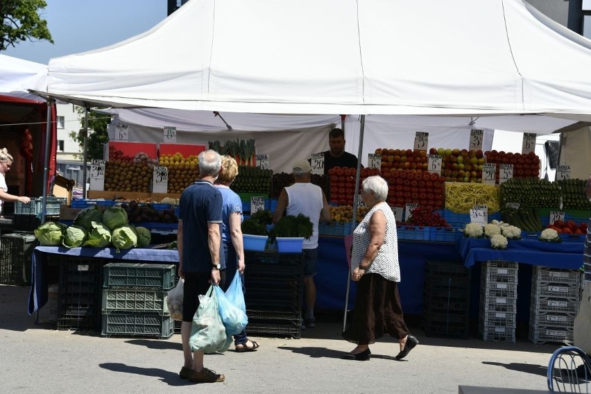 Spadają ceny owoców i warzyw na kieleckich bazarach. W...