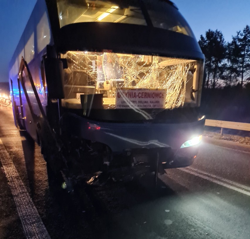 Powiat krasnostawski. Ukraiński autokar zderzył się z samochodem osobowym