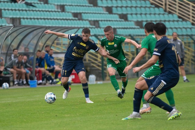 W ubiegłym roku Arka Gdynia przegrała w Polkowicach ligowy mecz z Górnikiem 1:2. Kibice żółto-niebieskich nie wyobrażają sobie, aby w spotkaniu u siebie ich ulubieńcy nie zrewanżowali się gościom za tę bolesną porażkę.