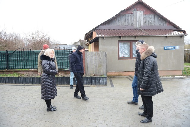 W odbiorze technicznym uczestniczyła między innymi burmistrz Katarzyna Kondziołka, która kolejny raz przypomniała, że poprawa infrastruktury drogowej na terenie miasta i gminy Zawichost to jeden z priorytetów.