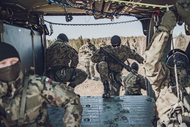 Piknik militarny w Będzinie będzie okazją do obejrzenia z bliska wojskowego wyposażenie a nawet wstąpienia w szeregi armiiZobacz kolejne zdjęcia/plansze. Przesuwaj zdjęcia w prawo - naciśnij strzałkę lub przycisk NASTĘPNE