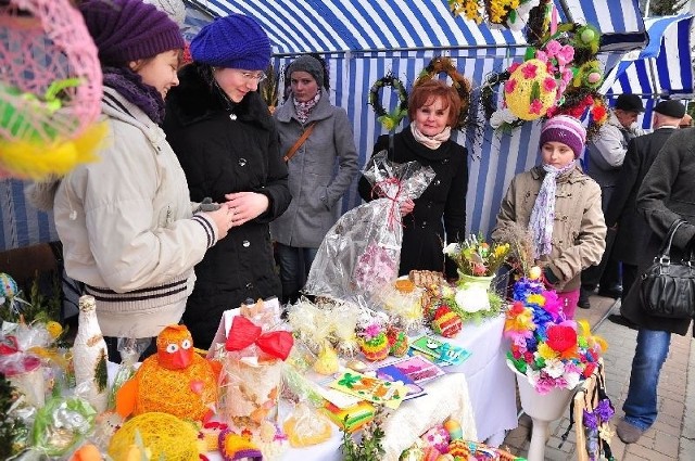 Sporą sumę pieniędzy na pomoc dla trójki dzieci z Tarnobrzega przyniósł niedzielny kiermasz świąteczny.