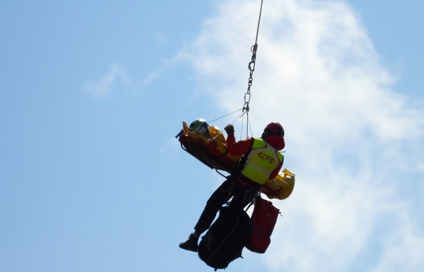 Akcja ratunkowa w Karkonoszach. Paralotniarz spadł do Kotła Łomniczki (ZDJĘCIA)