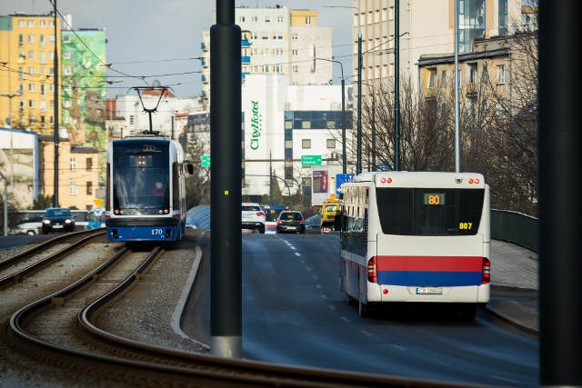 Władze Bydgoszczy uważają, że pomijanie samorządów w rozdziale środków z krajowego planu odbudowy może zatrzymać rozwój np. sieci tramwajowej w mieście